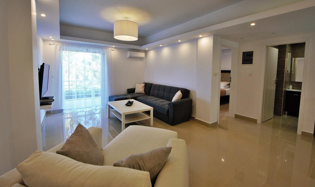 Athena Apartment Artemida  Exterior photo