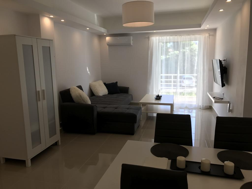 Athena Apartment Artemida  Exterior photo